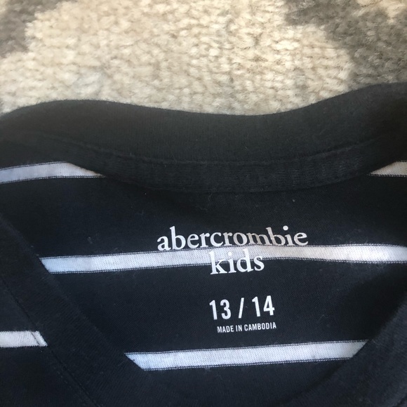 Abercrombie long sleeve - Picture 2 of 3